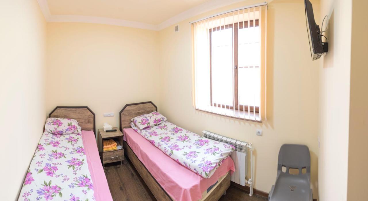 Hotel Amaras Yerevan Quarto foto